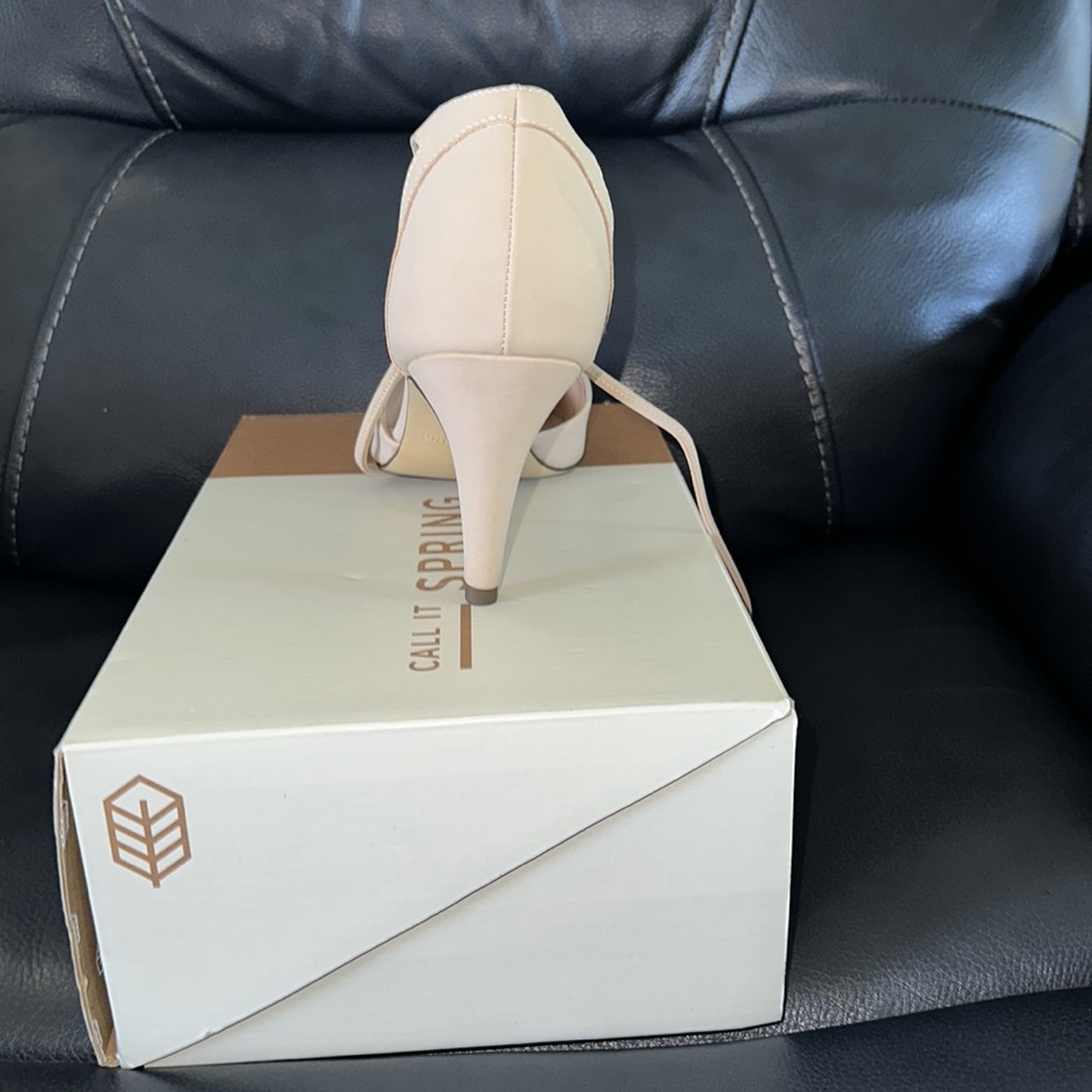 Call it Spring heels - Picture 2 of 2